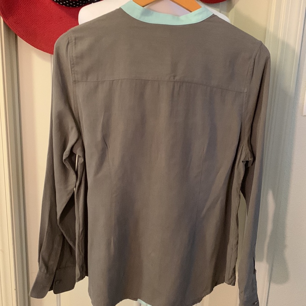 Soft Surroundings 100% silk grey/mint green button down blouse size M - Picture 4 of 5
